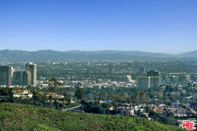 1305 Duende Lane, Pacific Palisades, CA 90272