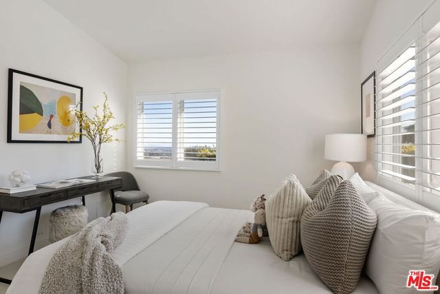 1305 Duende Lane, Pacific Palisades, CA 90272