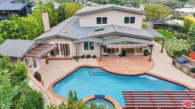 1305 Duende Lane, Pacific Palisades, CA 90272