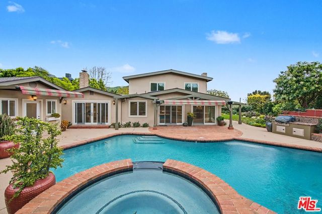 1305 Duende Lane, Pacific Palisades, CA 90272