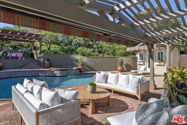 1305 Duende Lane, Pacific Palisades, CA 90272