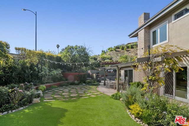 1305 Duende Lane, Pacific Palisades, CA 90272