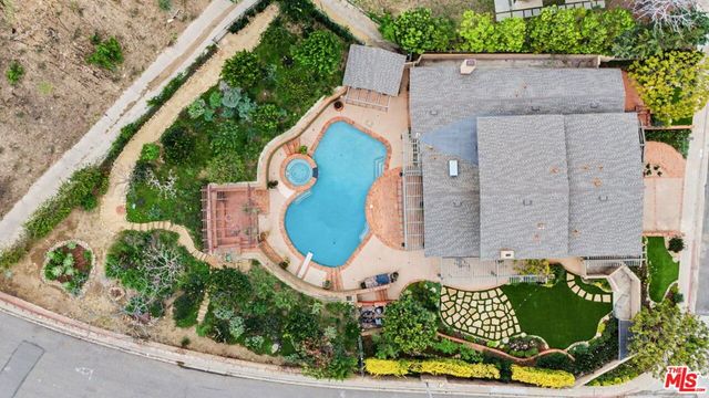 1305 Duende Lane, Pacific Palisades, CA 90272