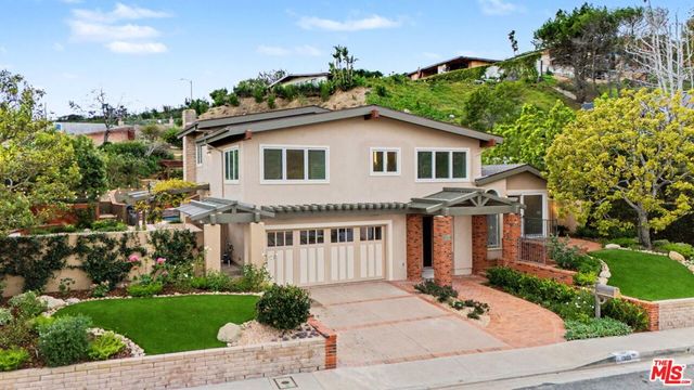1305 Duende Lane, Pacific Palisades, CA 90272
