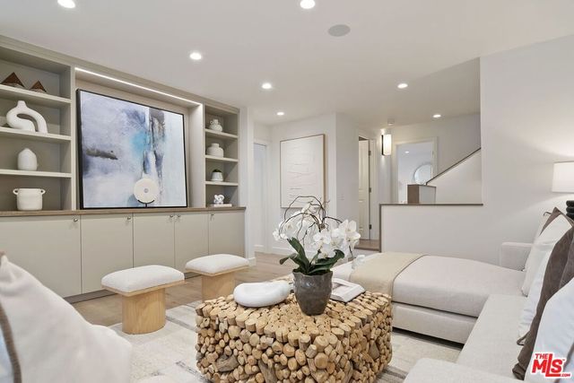 1305 Duende Lane, Pacific Palisades, CA 90272