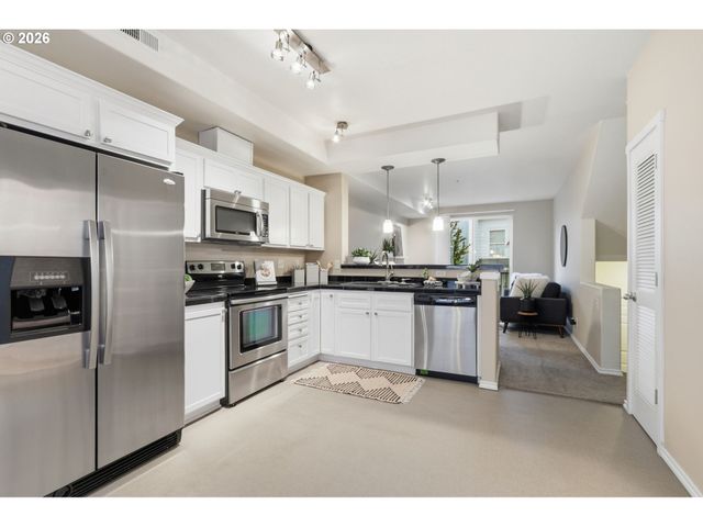 2004 Ne CADBURY Ave 213, Hillsboro, OR 97006