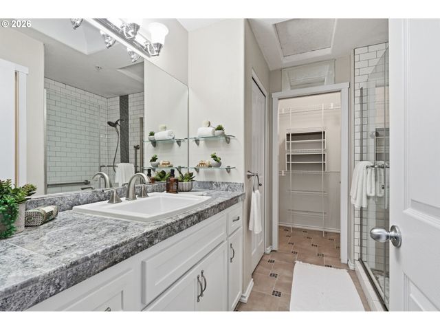 2004 Ne CADBURY Ave 213, Hillsboro, OR 97006