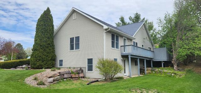 301 Douglas Court, Barneveld, WI 53507