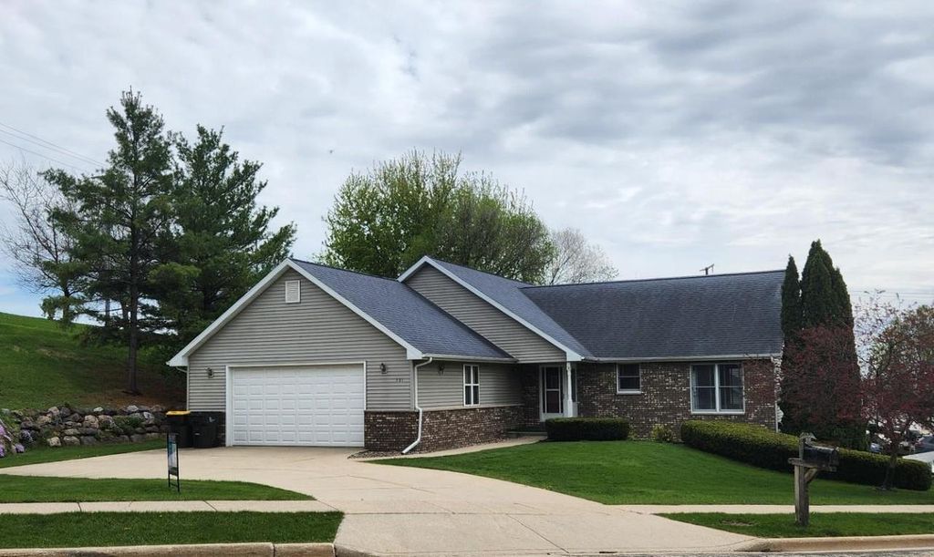 301 Douglas Court, Barneveld, WI 53507