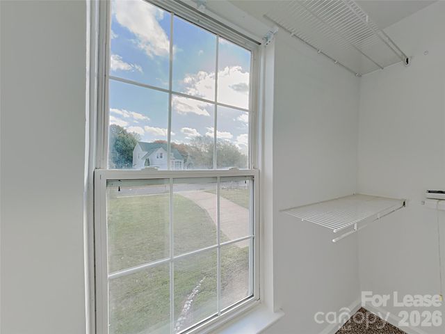 1015 Clearbrook Road, Matthews, NC 28105