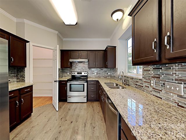 1015 Clearbrook Road, Matthews, NC 28105