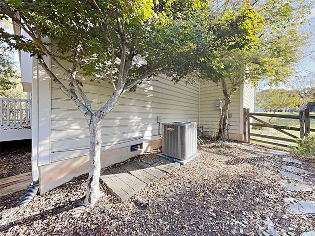 1015 Clearbrook Road, Matthews, NC 28105