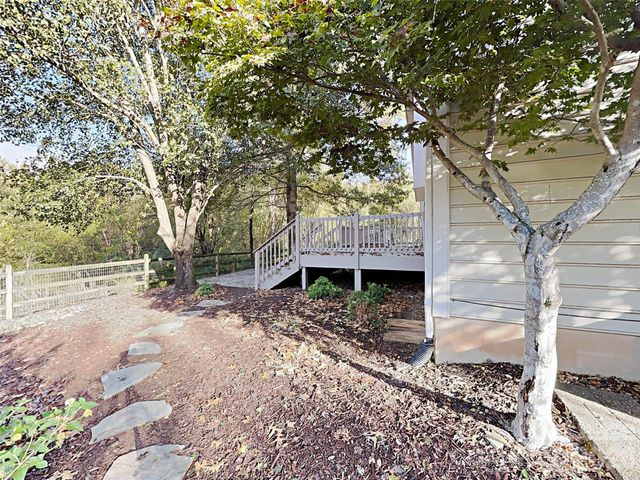 1015 Clearbrook Road, Matthews, NC 28105