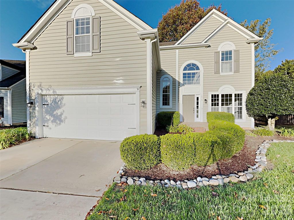 1015 Clearbrook Road, Matthews, NC 28105