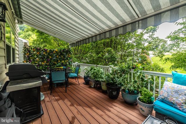 154 MOOREHEAD AVE, Conshohocken, PA 19428