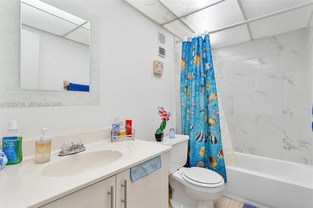 10000 NW 80th Court 2245, Hialeah Gardens, FL 33016