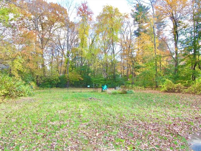 19 Crestwood Dr 19, Northborough, MA 01532