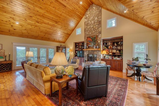 238 Meadowbrook Drive, Hayesville, NC 28904