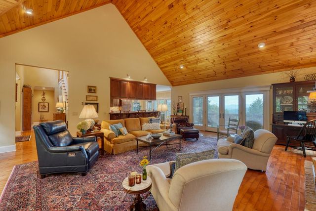 238 Meadowbrook Drive, Hayesville, NC 28904