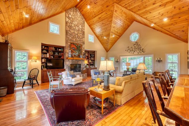 238 Meadowbrook Drive, Hayesville, NC 28904
