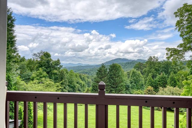 238 Meadowbrook Drive, Hayesville, NC 28904