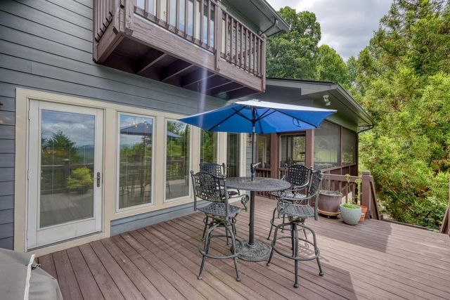 238 Meadowbrook Drive, Hayesville, NC 28904