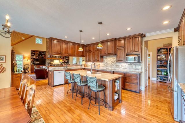 238 Meadowbrook Drive, Hayesville, NC 28904