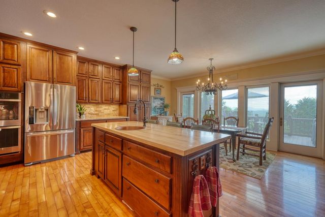 238 Meadowbrook Drive, Hayesville, NC 28904