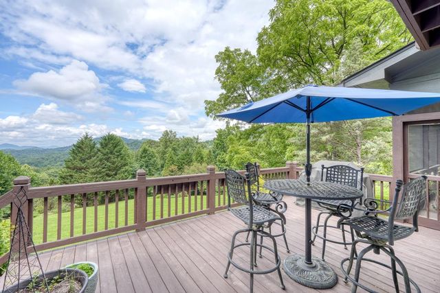 238 Meadowbrook Drive, Hayesville, NC 28904
