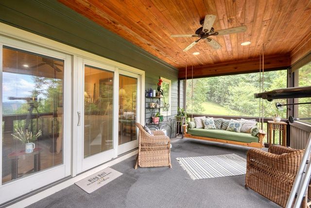 238 Meadowbrook Drive, Hayesville, NC 28904