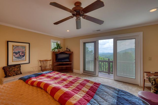 238 Meadowbrook Drive, Hayesville, NC 28904