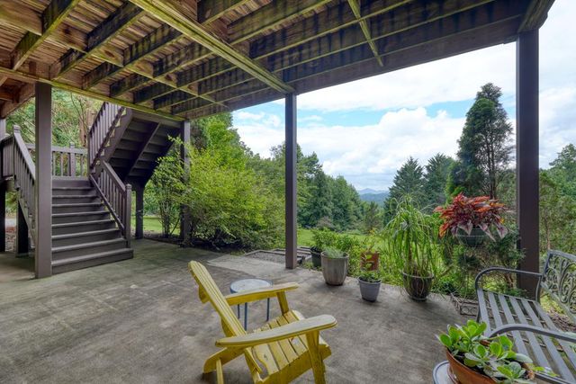 238 Meadowbrook Drive, Hayesville, NC 28904