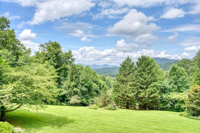 238 Meadowbrook Drive, Hayesville, NC 28904