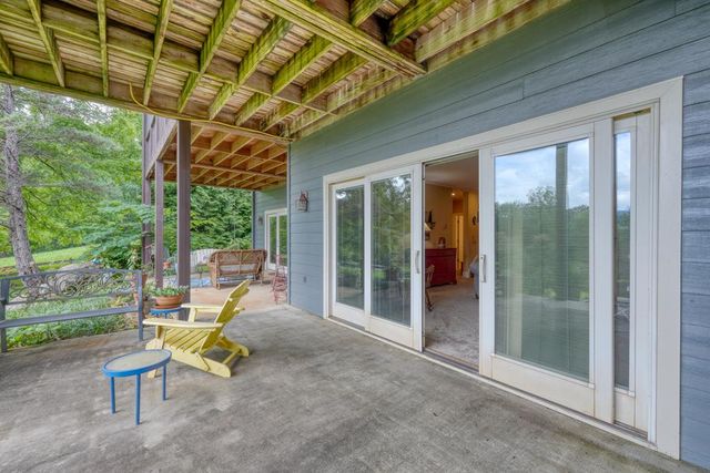 238 Meadowbrook Drive, Hayesville, NC 28904