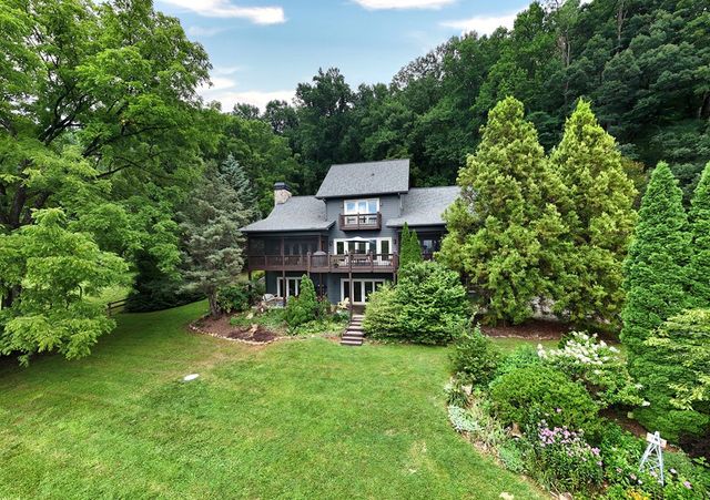 238 Meadowbrook Drive, Hayesville, NC 28904