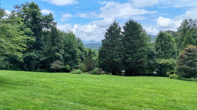 238 Meadowbrook Drive, Hayesville, NC 28904