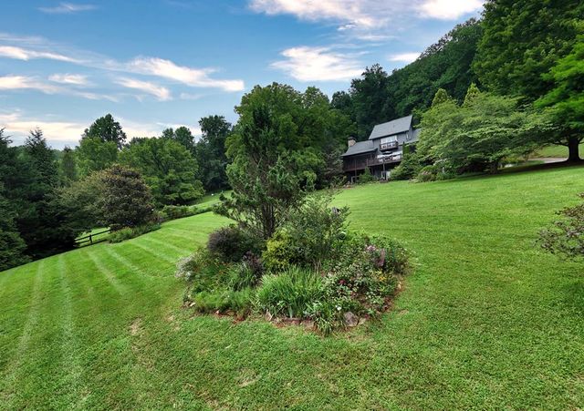 238 Meadowbrook Drive, Hayesville, NC 28904