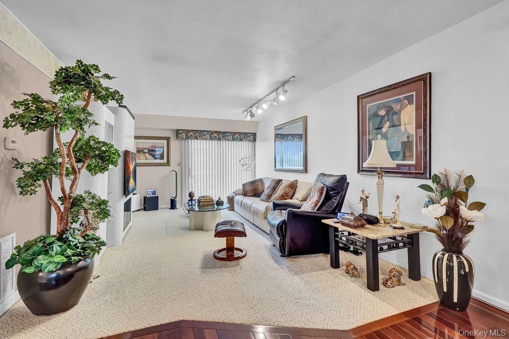 309 Mariners Way, Copiague, NY 11726 — photo 3