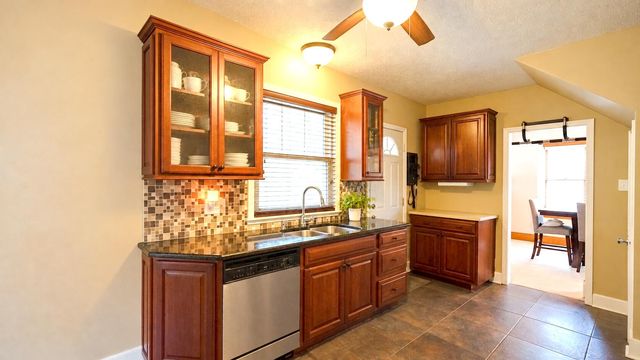 2201 RAYMOND Avenue, Council Bluffs, IA 51503