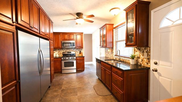 2201 RAYMOND Avenue, Council Bluffs, IA 51503
