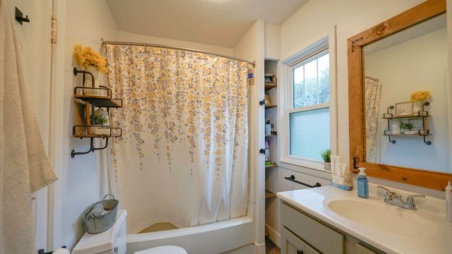 2201 RAYMOND Avenue, Council Bluffs, IA 51503