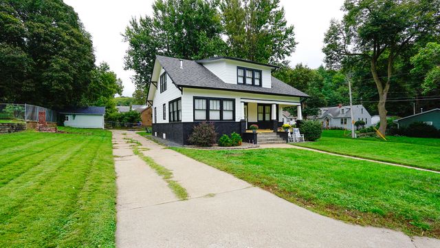 2201 RAYMOND Avenue, Council Bluffs, IA 51503