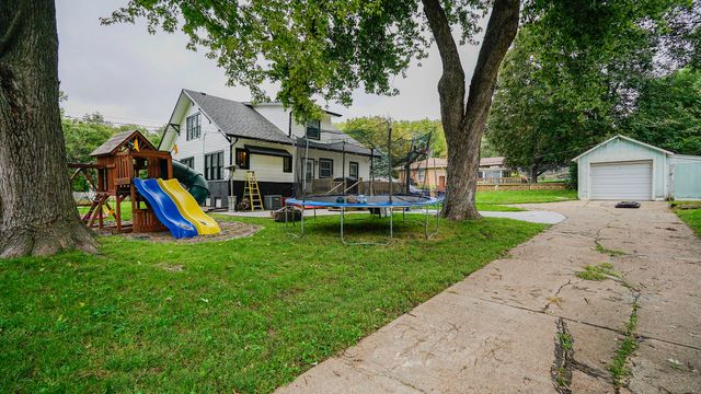 2201 RAYMOND Avenue, Council Bluffs, IA 51503