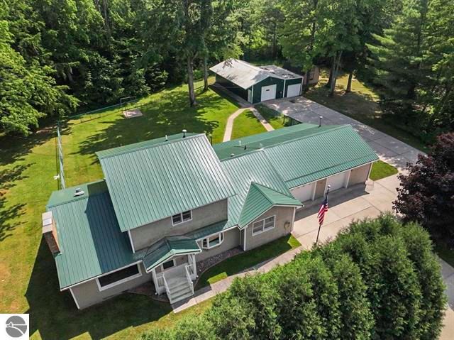 2007 S Lake Mitchell Drive, Cadillac, MI 49601