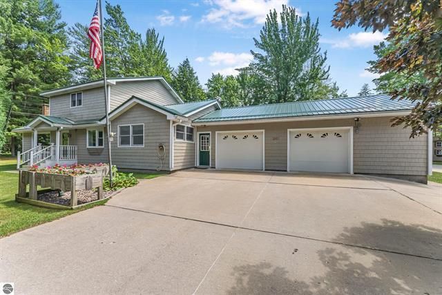 2007 S Lake Mitchell Drive, Cadillac, MI 49601