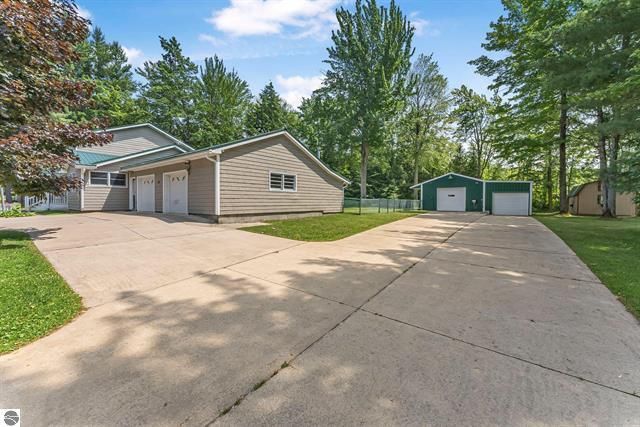 2007 S Lake Mitchell Drive, Cadillac, MI 49601