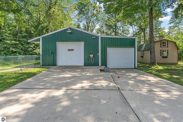2007 S Lake Mitchell Drive, Cadillac, MI 49601