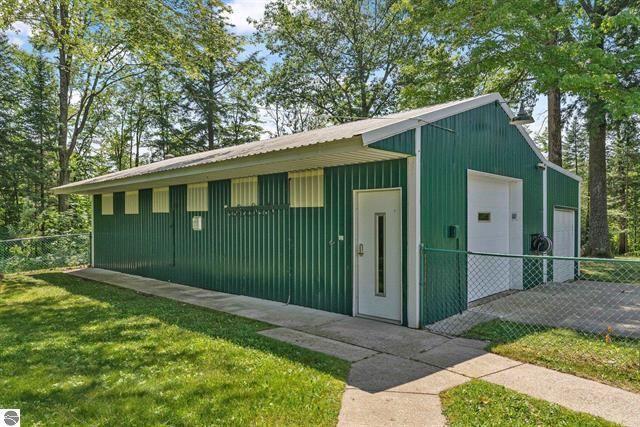 2007 S Lake Mitchell Drive, Cadillac, MI 49601