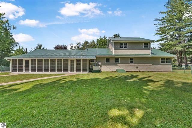 2007 S Lake Mitchell Drive, Cadillac, MI 49601