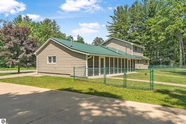 2007 S Lake Mitchell Drive, Cadillac, MI 49601